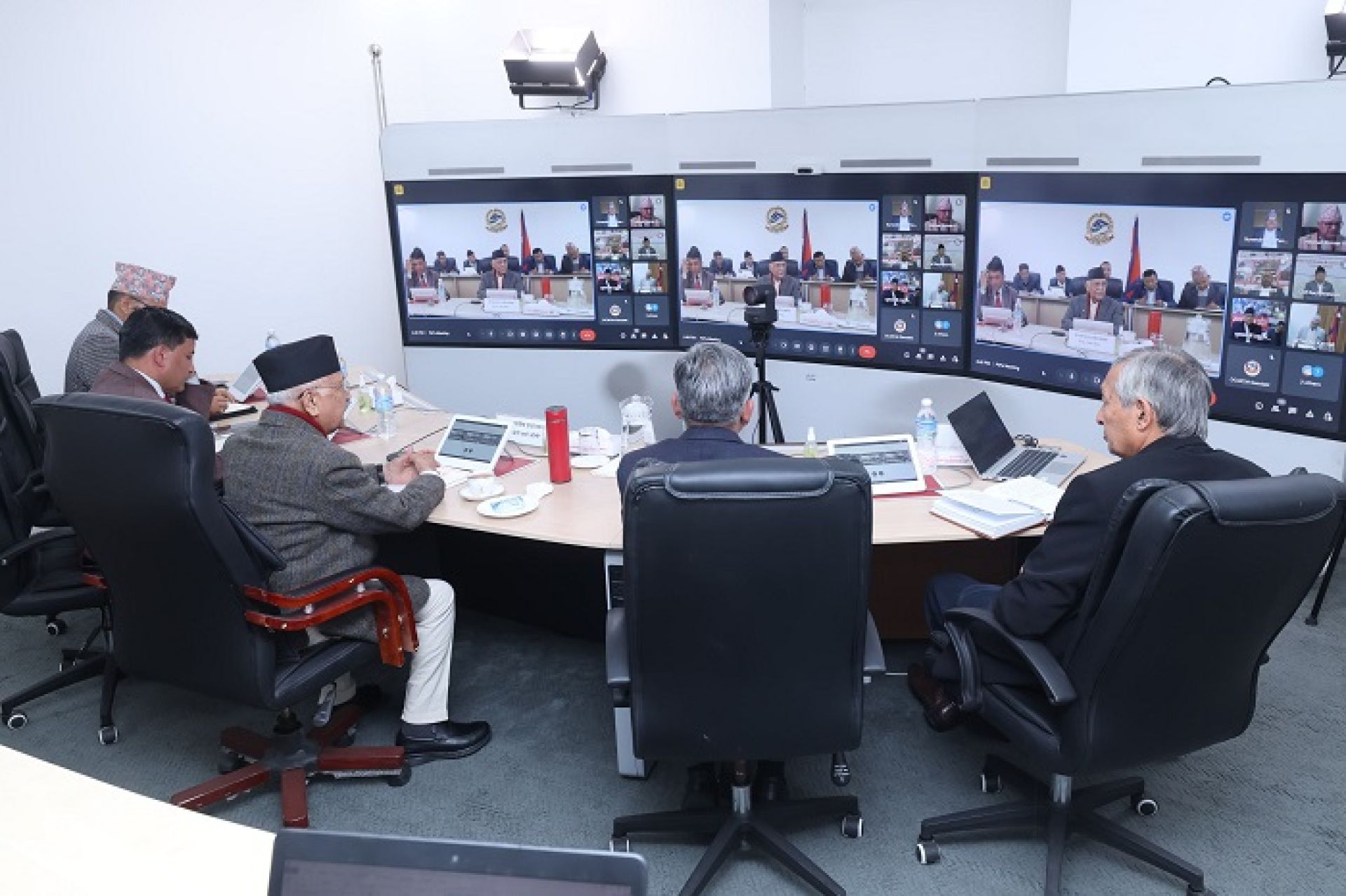 प्रधानमन्त्री र मुख्यमन्त्रीहरूबीच भर्चुअल बैठक, समस्या पहिचान गरेर समाधान गर्छौंः प्रधानमन्त्री
